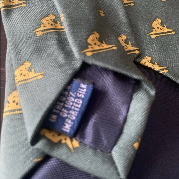 Pre Owned Men’s Vineyard Vines Tie Necktie Green Gold Made In USA 100% Silk - Picture 4 of 6